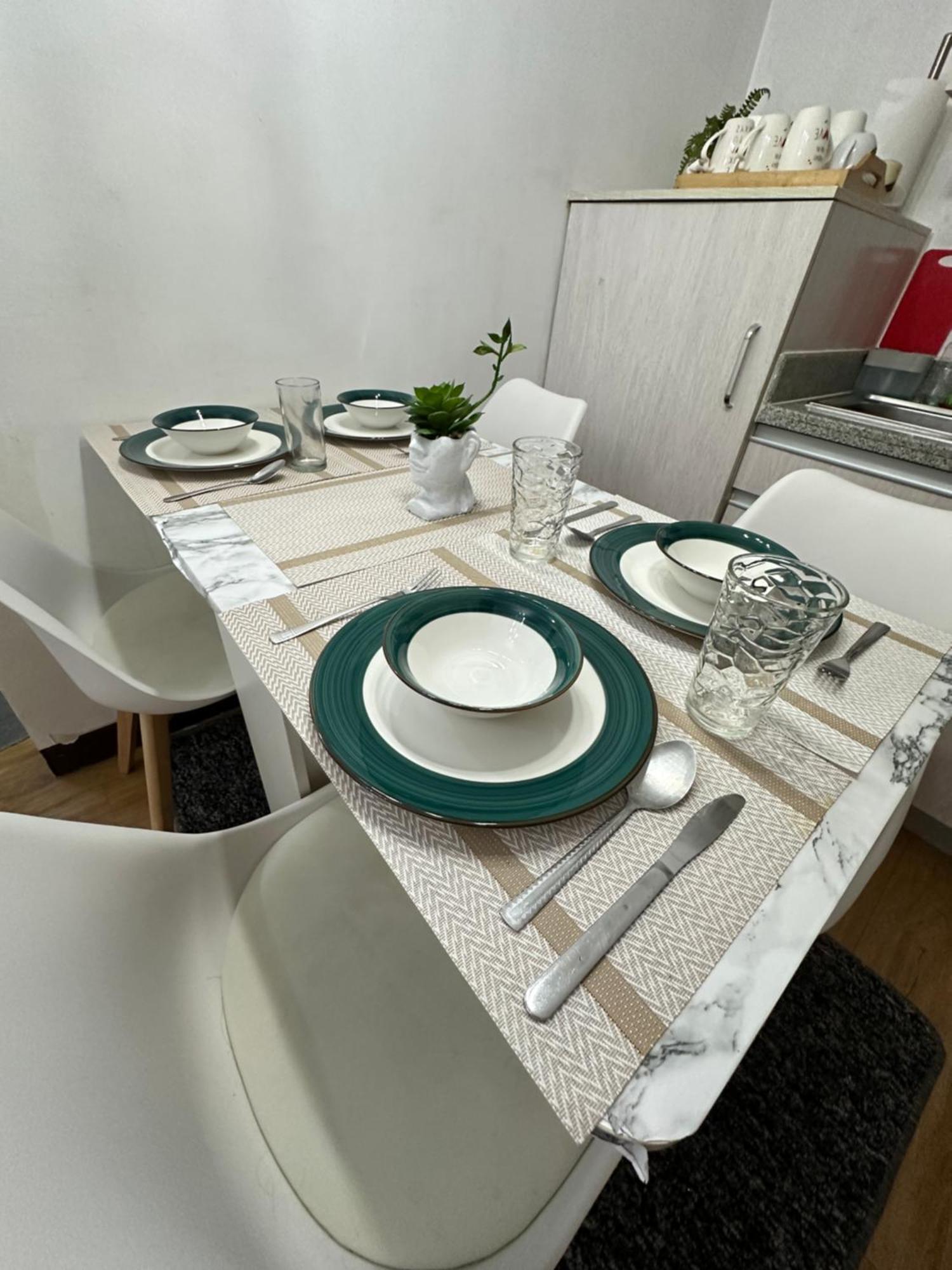 Lancris Residences 2 Bedroom Entire Apartment Near Airport With Pool Paranaque City Exterior photo